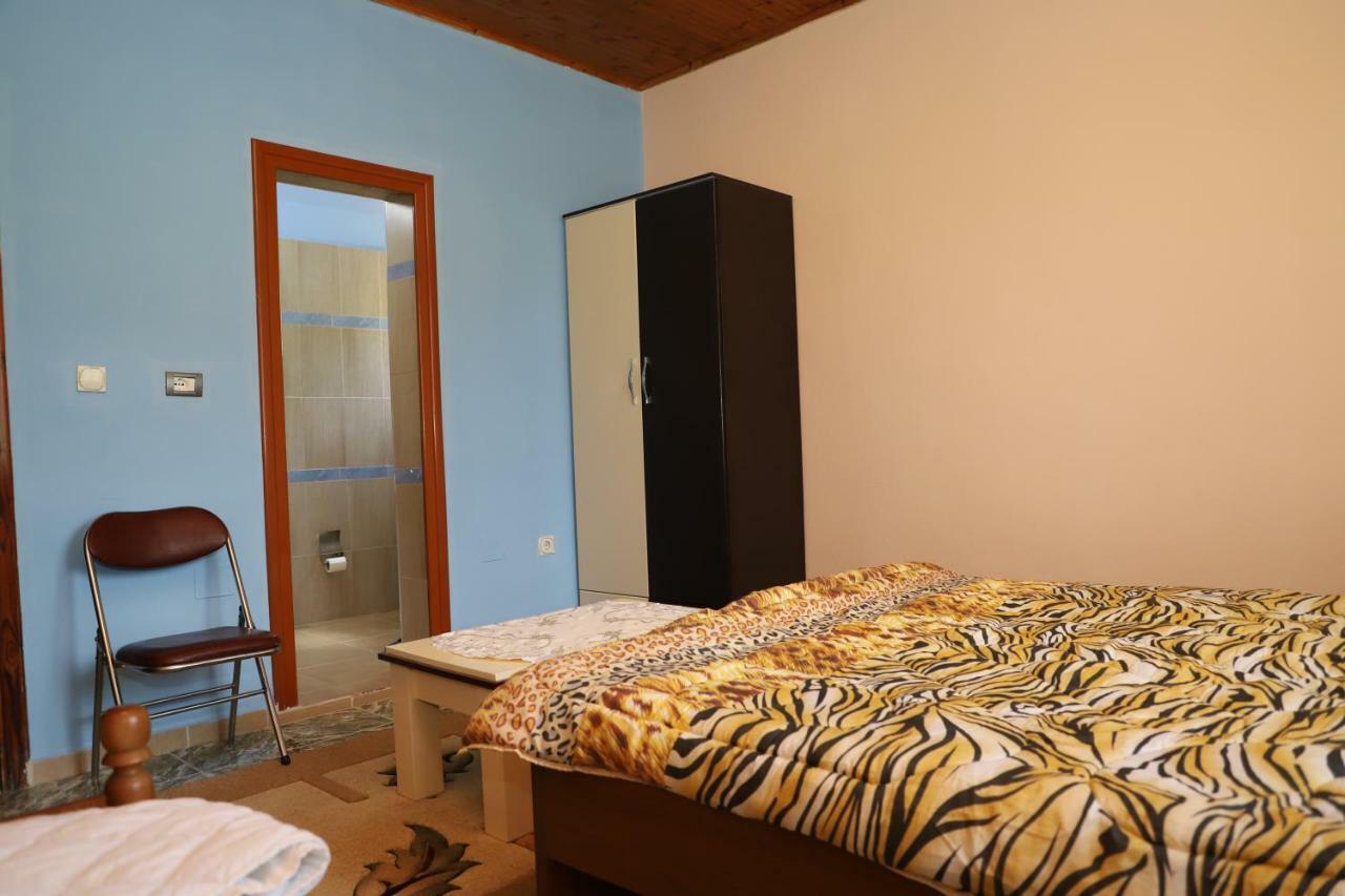 Guest House Pashollari Berat Bagian luar foto