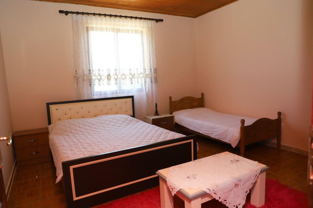 Guest House Pashollari Berat Bagian luar foto