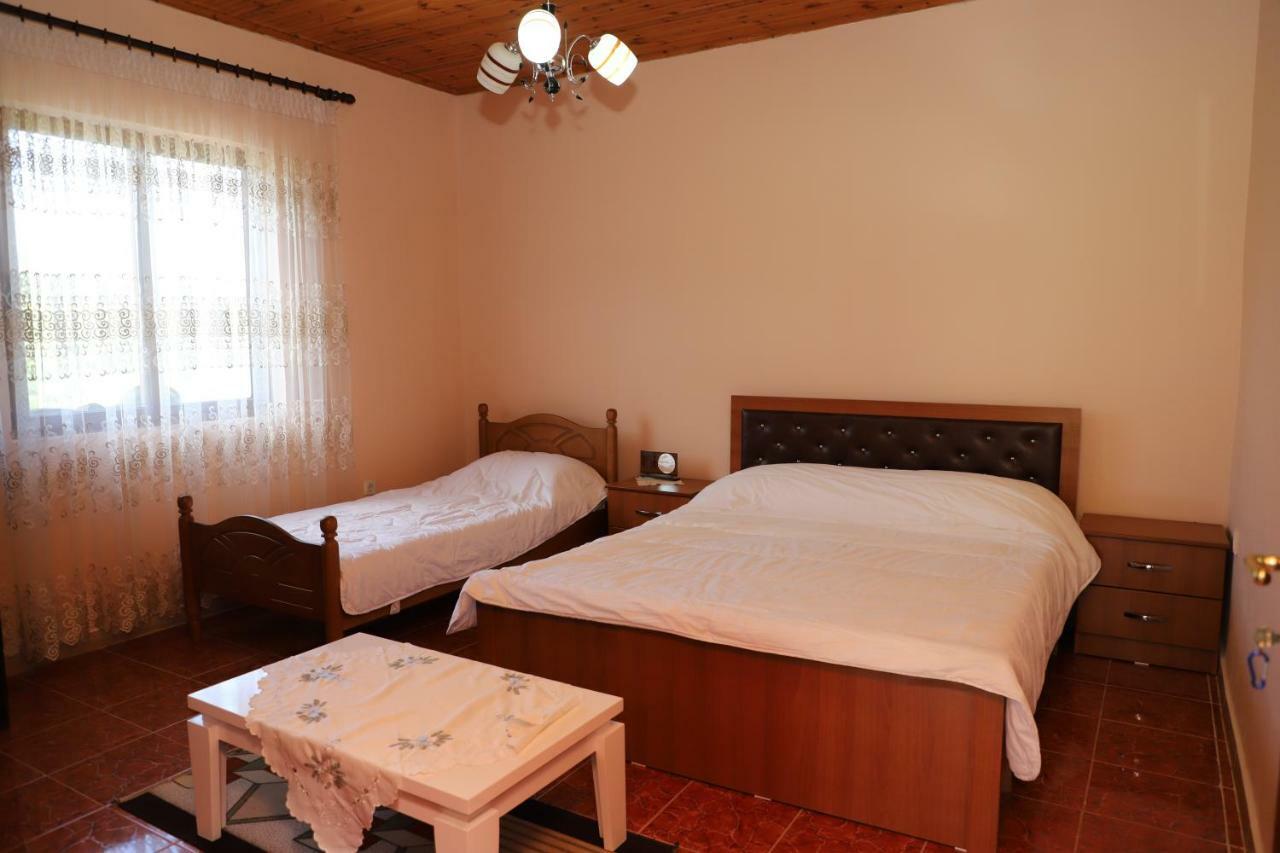 Guest House Pashollari Berat Bagian luar foto