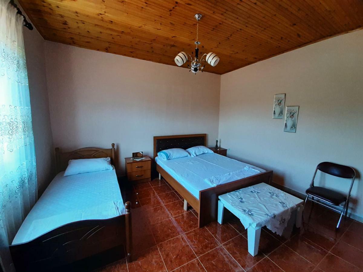 Guest House Pashollari Berat Bagian luar foto